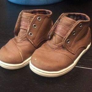 Toms baby shoes size 5